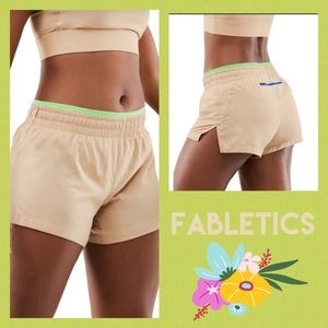 🌼🩳NEW in Package Fabletics Breathe Mid-Rise Run Short Medium🌼🩳